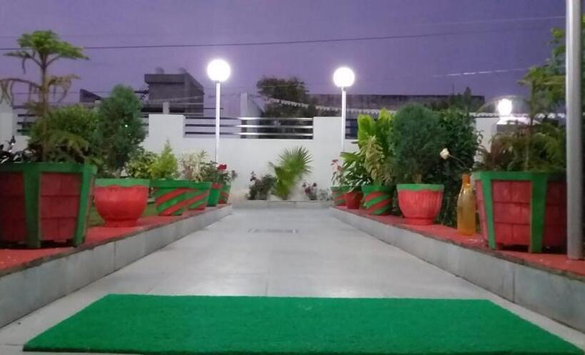 بنسيون Om Shanti Guest House