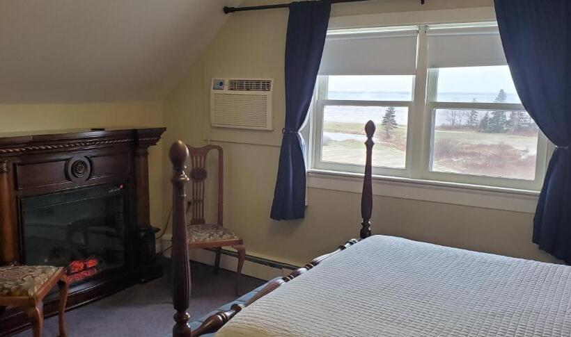 הוסטל Amherst Shore Country Inn
