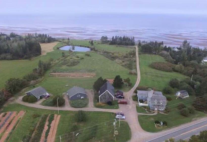 הוסטל Amherst Shore Country Inn