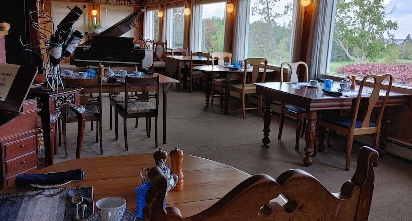 הוסטל Amherst Shore Country Inn