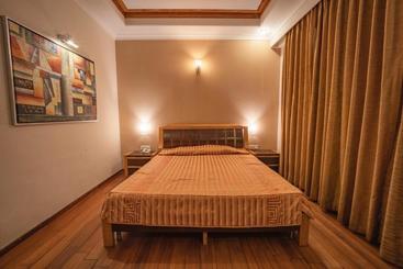 هاستل Pine Drive Resort