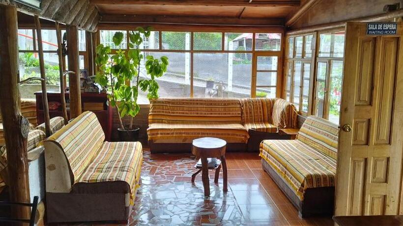 פנסיון Hostal Taita Cristobal