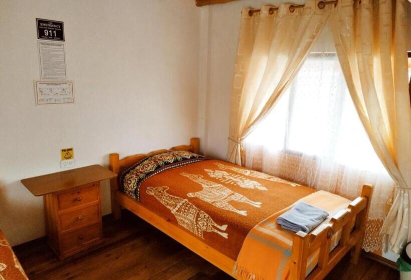 פנסיון Hostal Taita Cristobal
