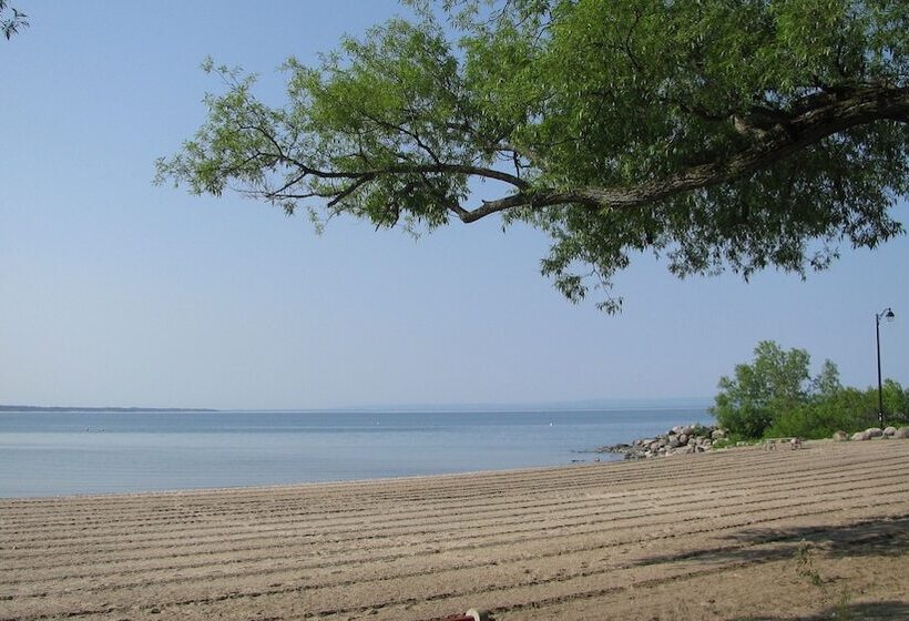 Balm Beach Resort & Motel