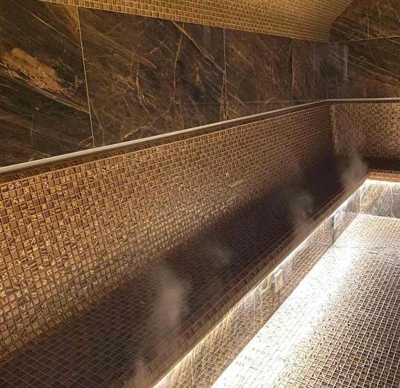 Отель Chorna Skelya Resort & Wellness