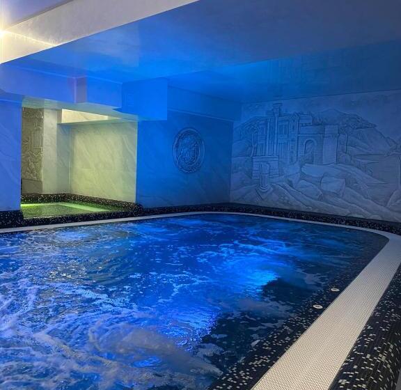 Отель Chorna Skelya Resort & Wellness