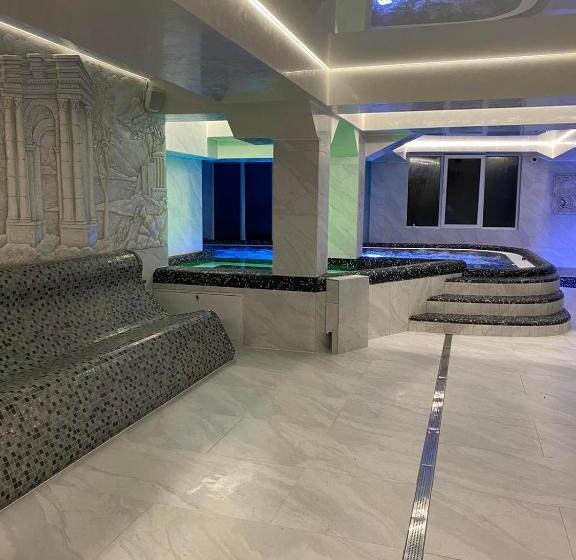 Отель Chorna Skelya Resort & Wellness