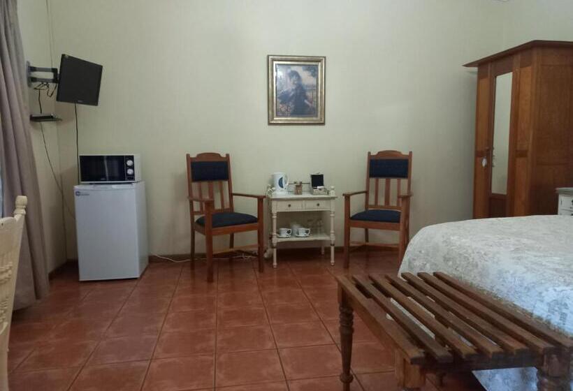 פנסיון Avondrust Guest House