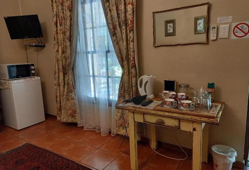 פנסיון Avondrust Guest House