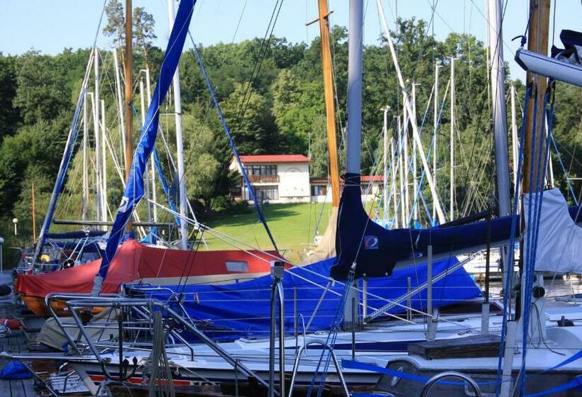 פנסיון Yacht Club Barrandov