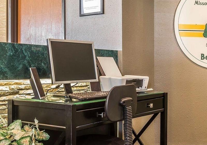 酒店 Bearcat Inn And Suites