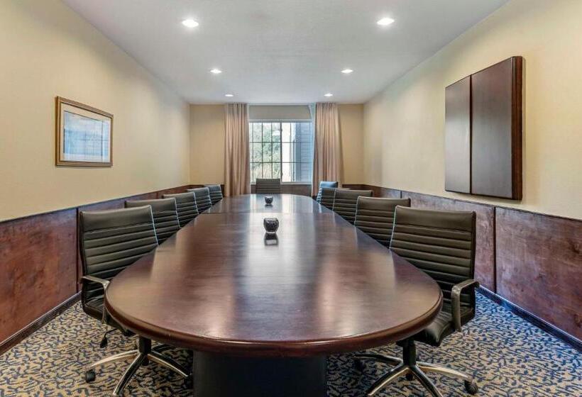 هتل Comfort Suites Lake Geneva East