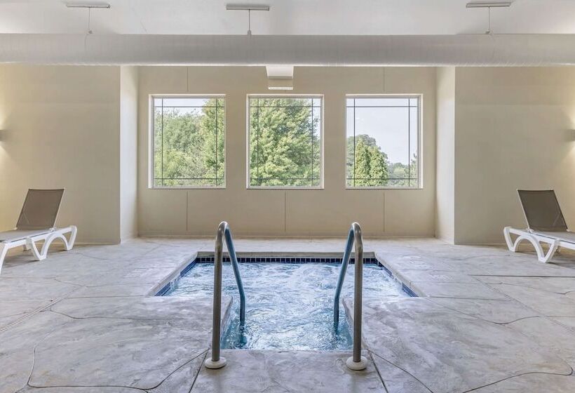 هتل Comfort Suites Lake Geneva East