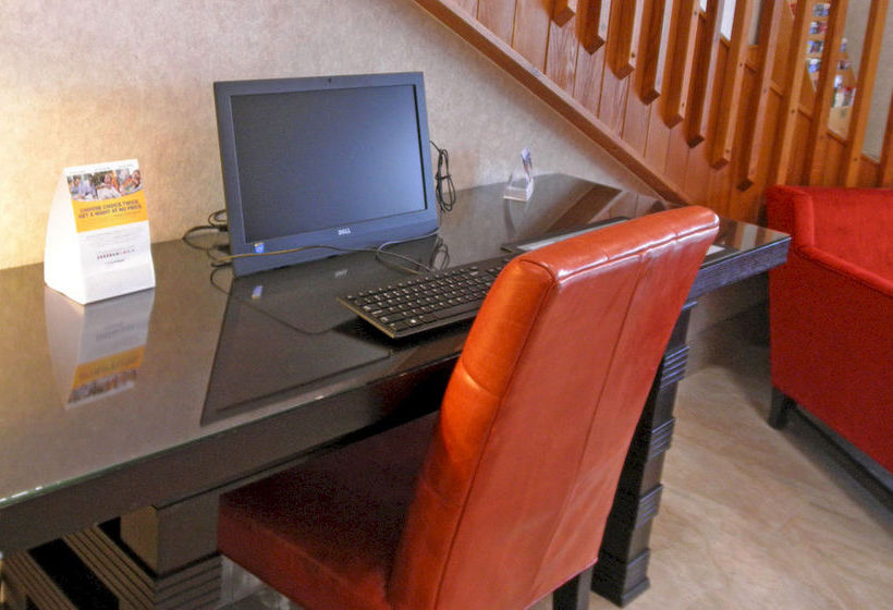 فندق Econo Lodge Bloomington