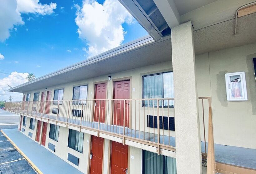 هتل Executive Inn Kingsville