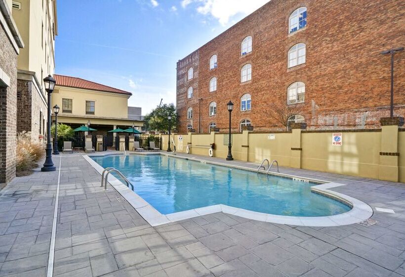 هتل Hampton Inn & Suites Savannah Historic District