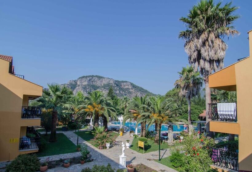 هتل Holiday Calbis