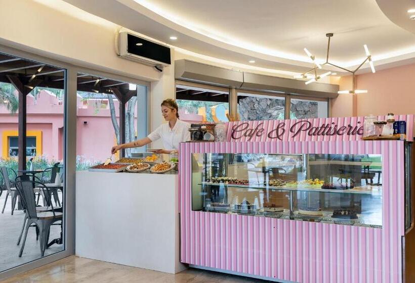 هتل Martı Myra   Ultra All Inclusive