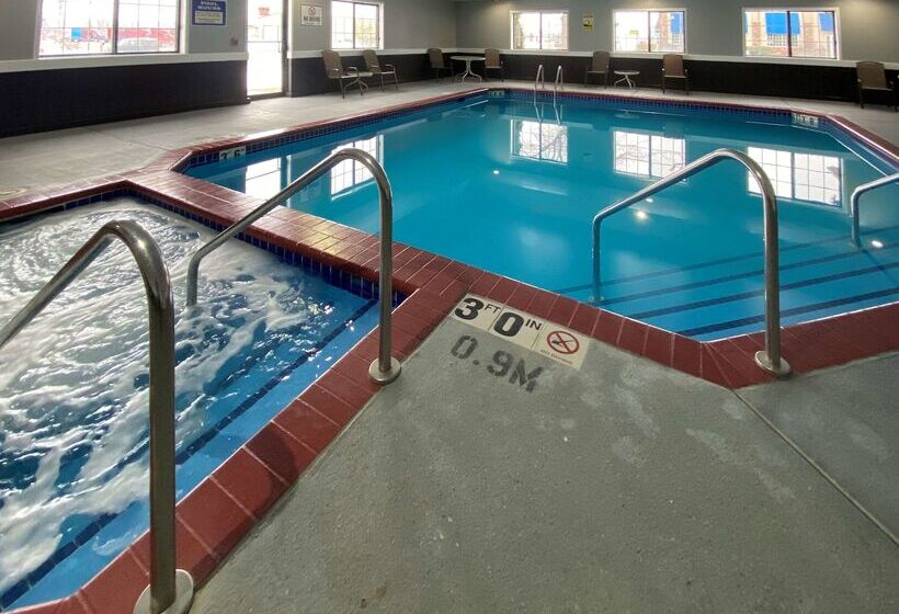 فندق Americinn By Wyndham Reedsburg