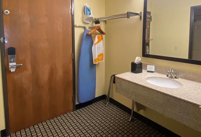 فندق Americinn By Wyndham Reedsburg