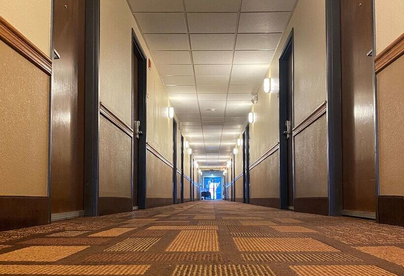 فندق Americinn By Wyndham Reedsburg