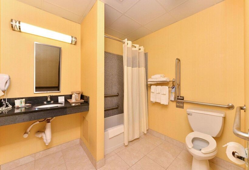 فندق Quality Suites