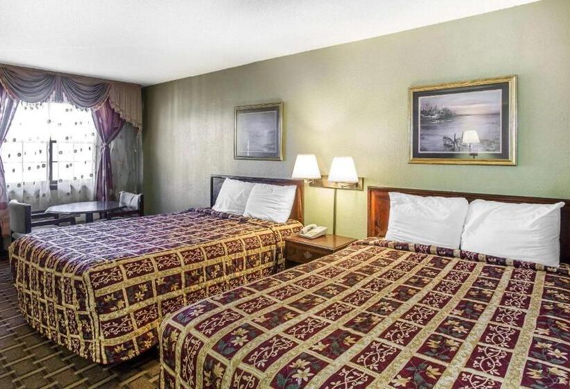 בית מלון כפרי Rodeway Inn & Suites