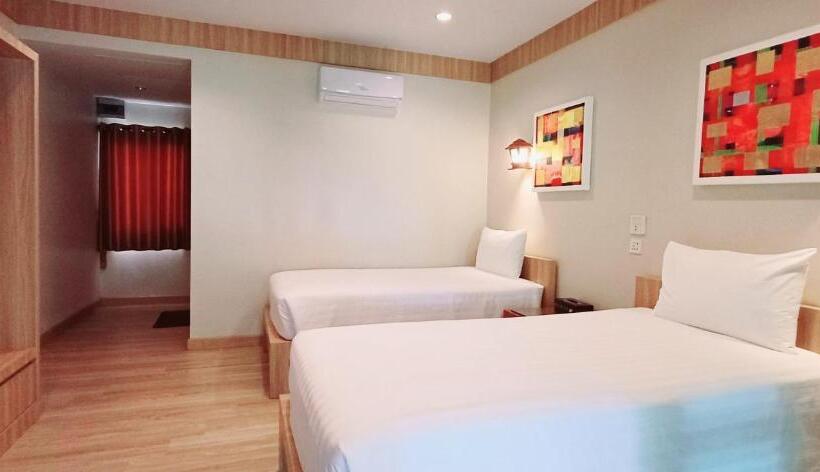 هتل Uthai River Lake Resort