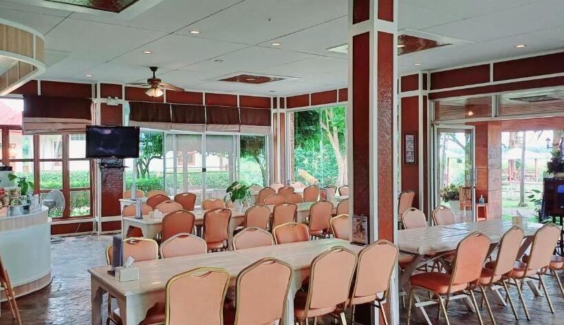 هتل Uthai River Lake Resort