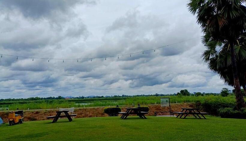 هتل Uthai River Lake Resort