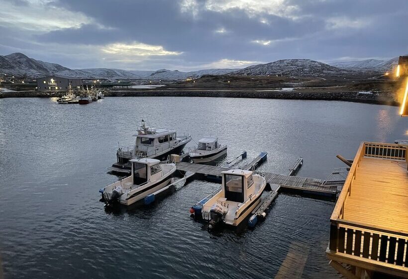 بنسيون Adventure Camp Mehamn