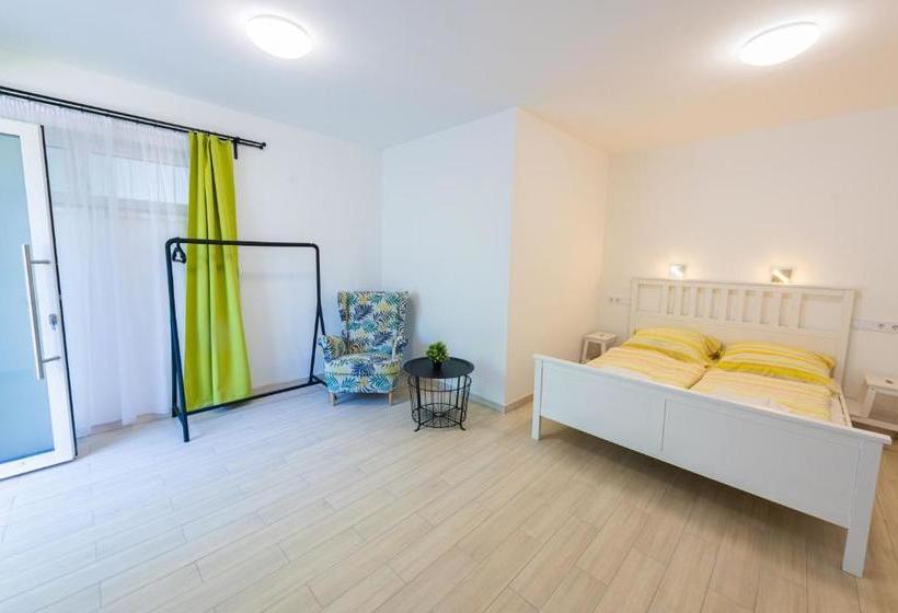 ペンション Hullam Rooms Siofok