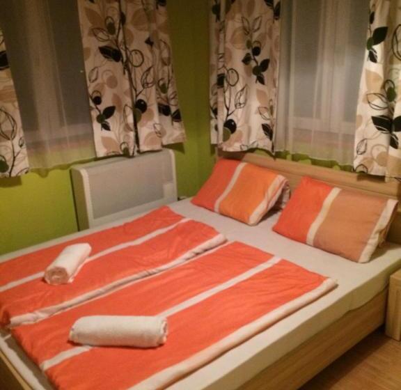 ペンション Hullam Rooms Siofok