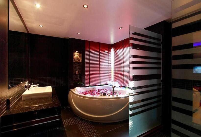 هتل Absolute Bangla Suites