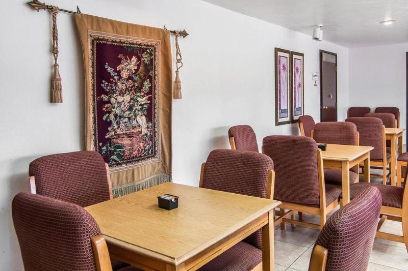 בית מלון כפרי Bridgeway Inn & Suites  Portland Airport