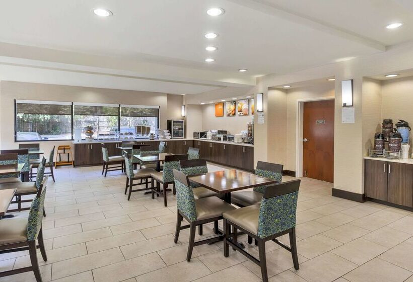 هتل Comfort Suites Columbia Northeast  Fort Jackson