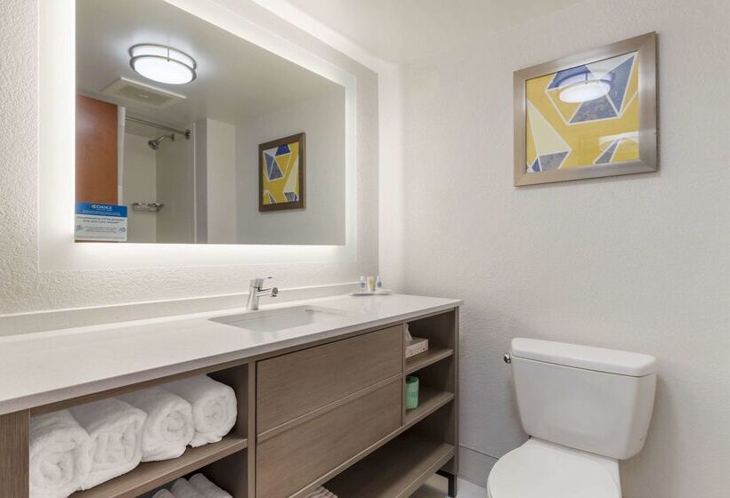 هتل Comfort Suites Columbia Northeast  Fort Jackson