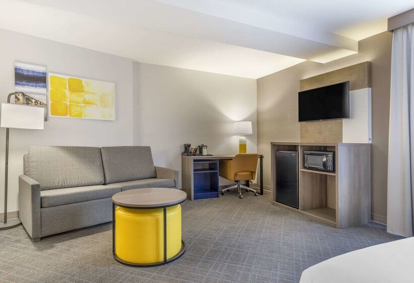 هتل Comfort Suites Columbia Northeast  Fort Jackson