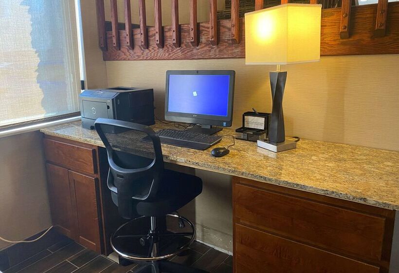 هتل Comfort Suites Peoria I 74