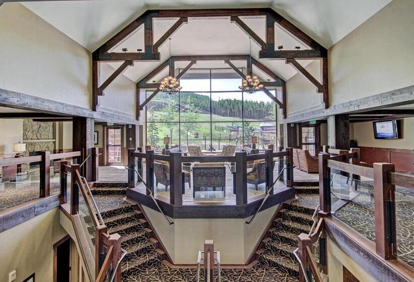 هتل Crystal Peak Lodge By Vail Resorts