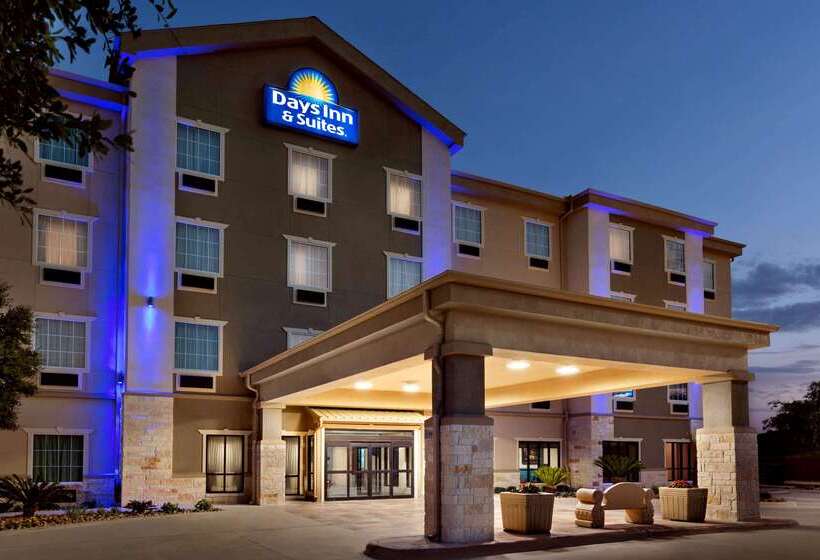 호텔 Days Inn & Suites By Wyndham San Antonio Near Frost Bank Center