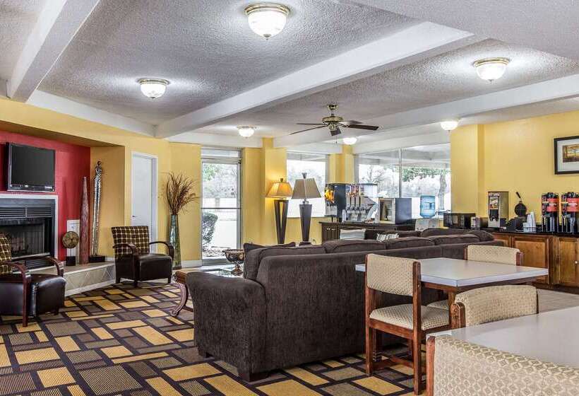هتل Econo Lodge Byron