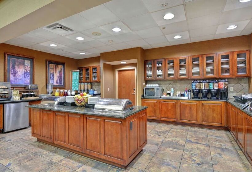 هتل Homewood Suites By Hilton Fayetteville