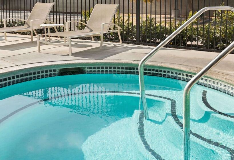 هتل La Quinta By Wyndham Fresno Northwest