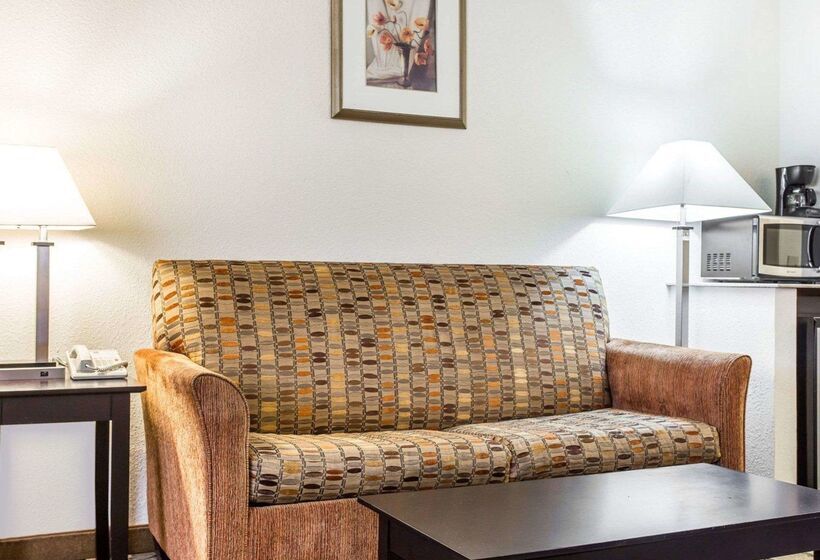 هتل Quality Inn & Suites Coliseum