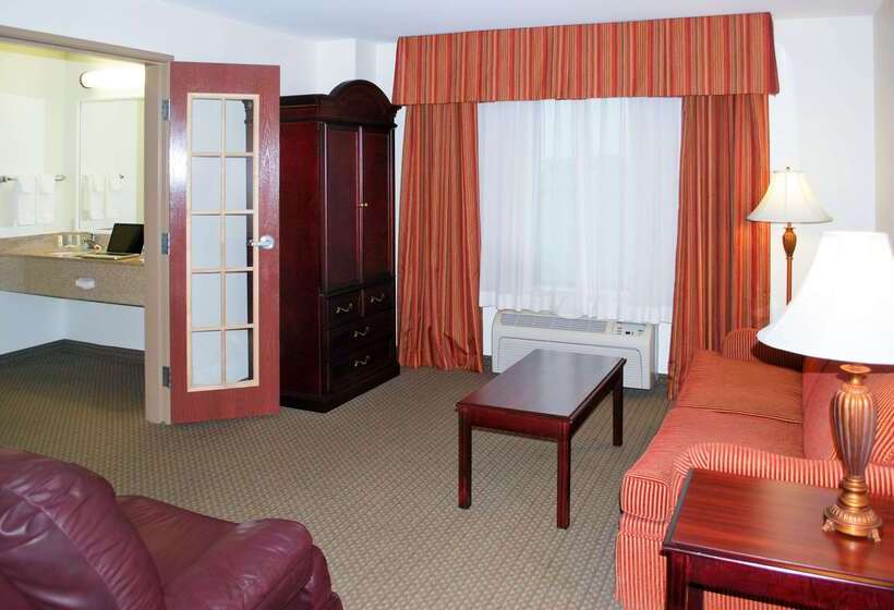 هتل Quality Inn & Suites Airport North
