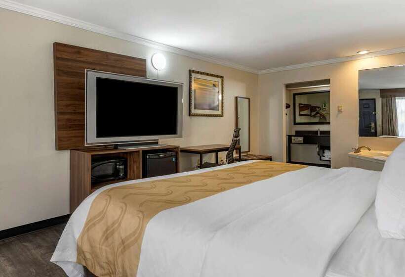 هتل Quality Inn & Suites Ft. Jackson Maingate