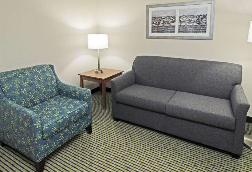 هتل Quality Suites Lake Wright  Norfolk Airport