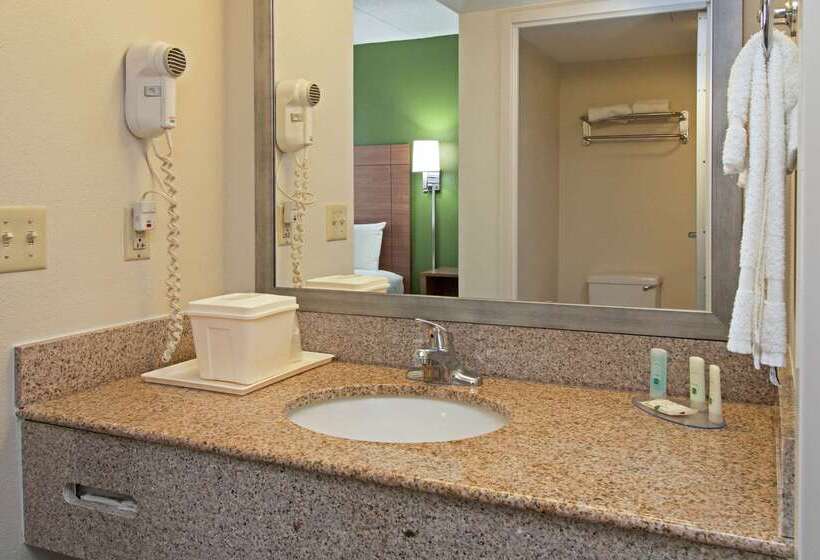 هتل Quality Suites Lake Wright  Norfolk Airport