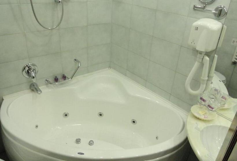 هتل Relax Comfort Suites